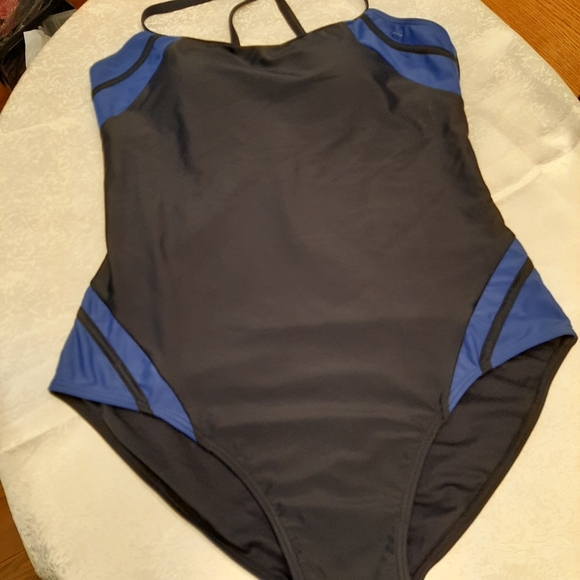 Ladies swim wear (plus size) - Picture 3 of 4